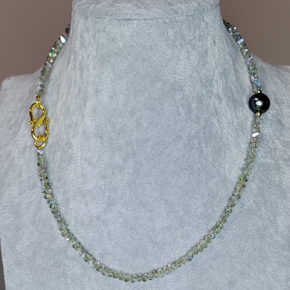 Stunning Light Sage Krakovski and Pearl Necklace - Picture 4 of 5